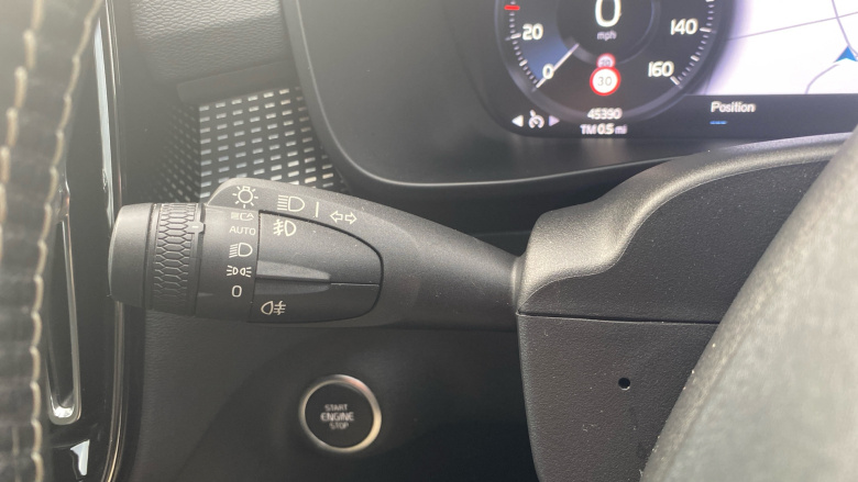 Volvo Xc40 2.0 T4 R DESIGN Pro 5dr AWD Geartronic Petrol Estate